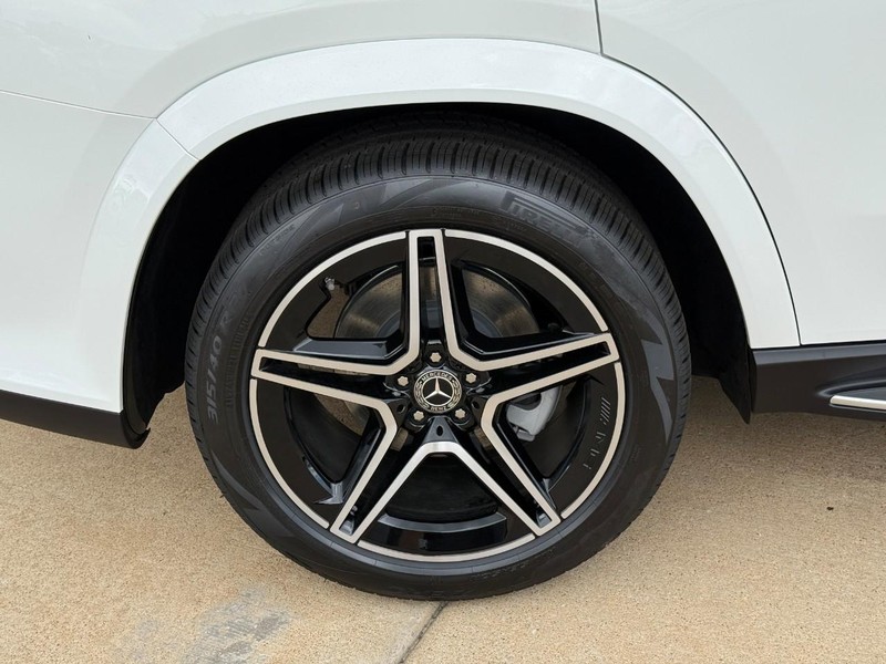 Mercedes-Benz GLS Vehicle Full-screen Gallery Image 7