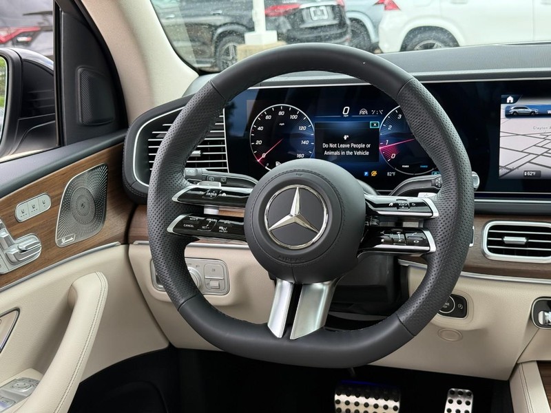 Mercedes-Benz GLS Vehicle Full-screen Gallery Image 10