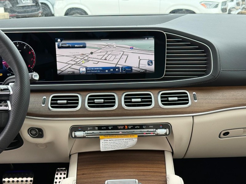 Mercedes-Benz GLS Vehicle Full-screen Gallery Image 11