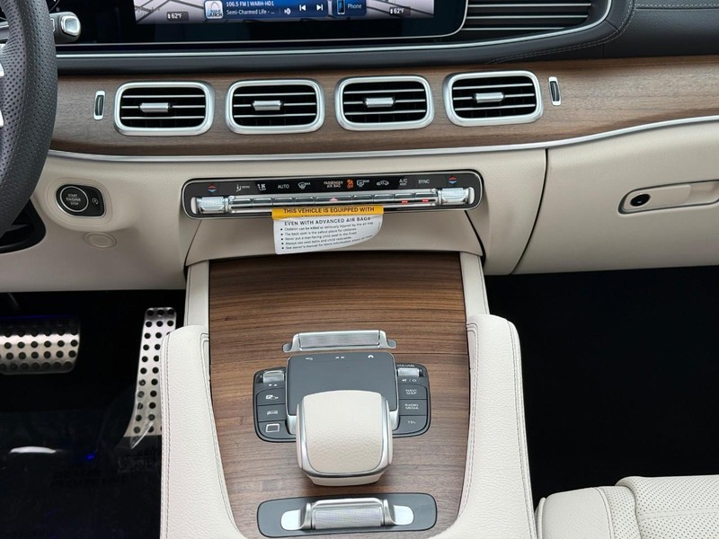 Mercedes-Benz GLS Vehicle Full-screen Gallery Image 12