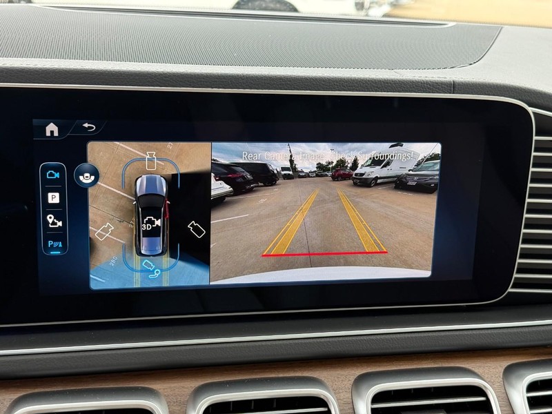 Mercedes-Benz GLS Vehicle Full-screen Gallery Image 19