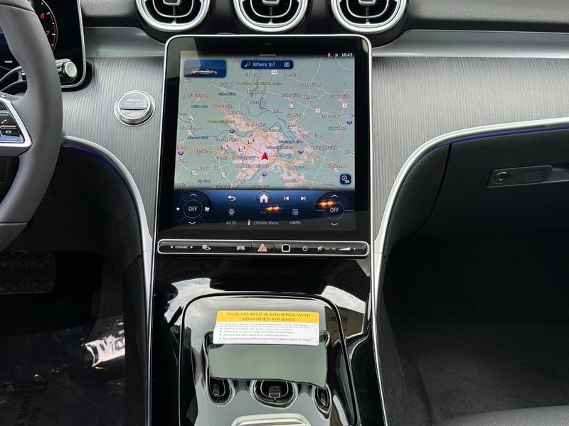 Mercedes-Benz C-Class Vehicle Full-screen Gallery Image 12