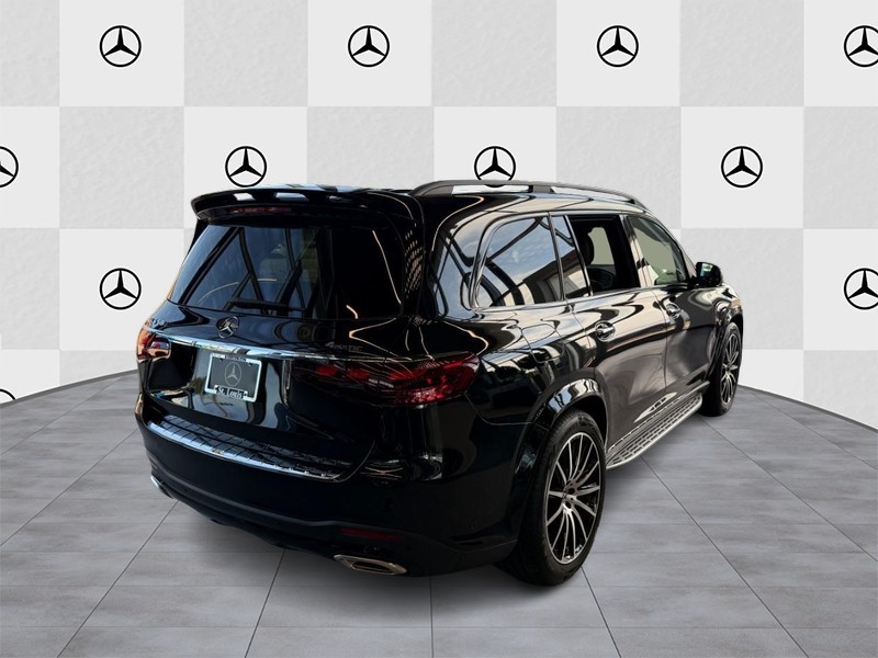 Mercedes-Benz GLS Vehicle Full-screen Gallery Image 3