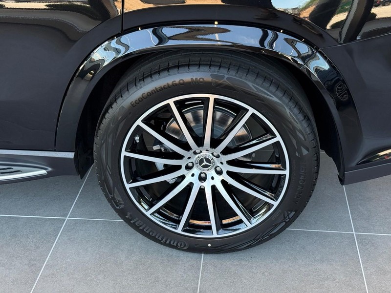 Mercedes-Benz GLS Vehicle Full-screen Gallery Image 7