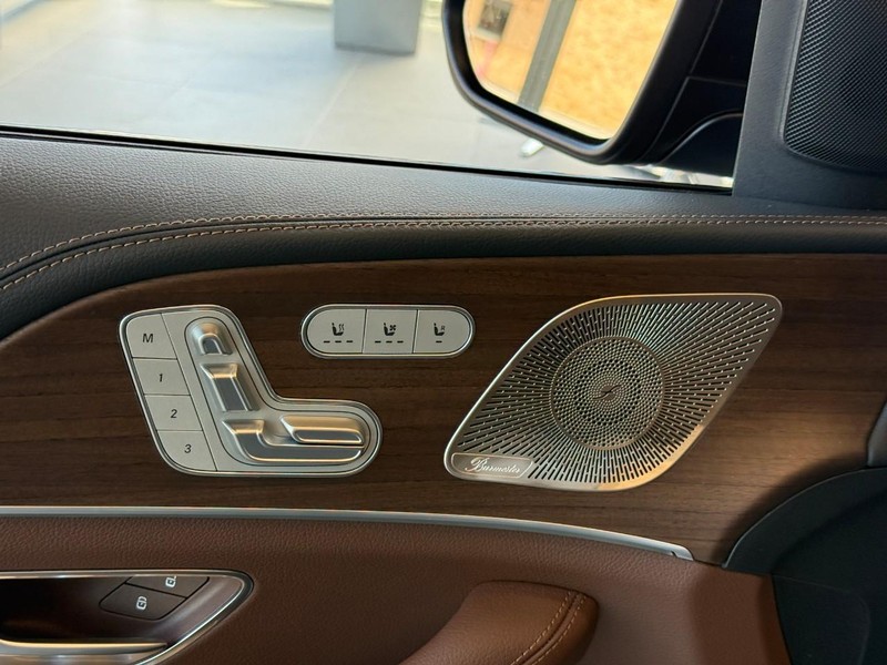 Mercedes-Benz GLS Vehicle Full-screen Gallery Image 9