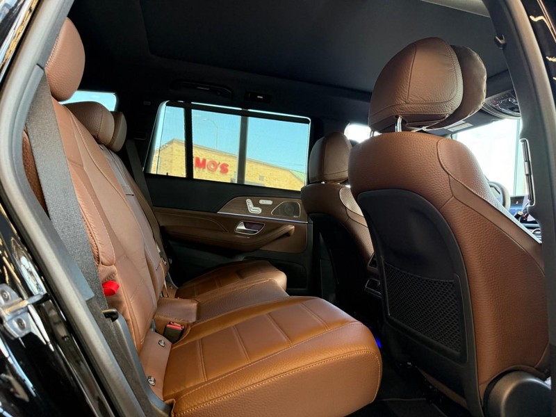 Mercedes-Benz GLS Vehicle Full-screen Gallery Image 14