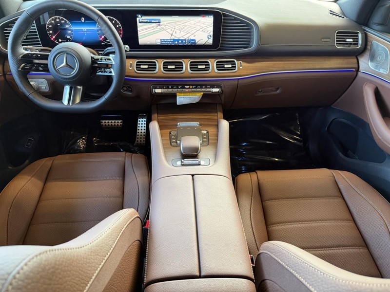 Mercedes-Benz GLS Vehicle Full-screen Gallery Image 15