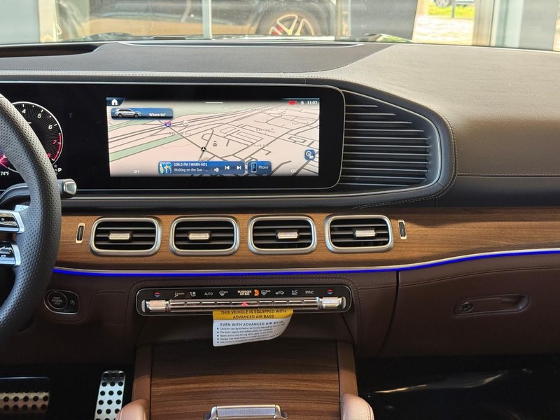 Mercedes-Benz GLS Vehicle Full-screen Gallery Image 17
