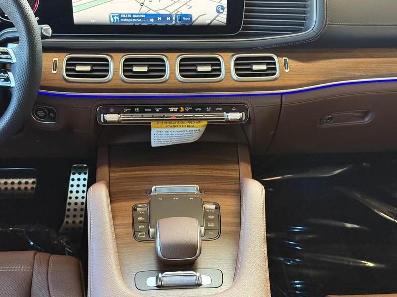 Mercedes-Benz GLS Vehicle Full-screen Gallery Image 18