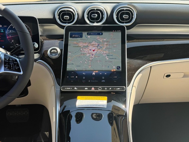 Mercedes-Benz GLC Vehicle Full-screen Gallery Image 12