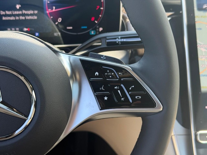 Mercedes-Benz GLC Vehicle Full-screen Gallery Image 18