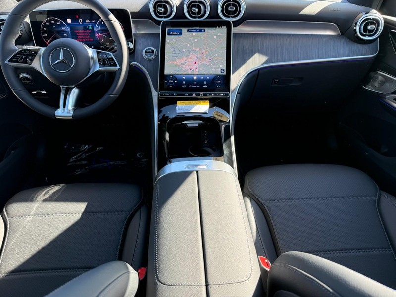 Mercedes-Benz GLC Vehicle Full-screen Gallery Image 7