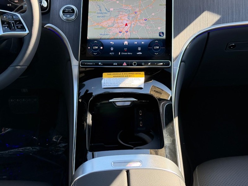 Mercedes-Benz GLC Vehicle Full-screen Gallery Image 11