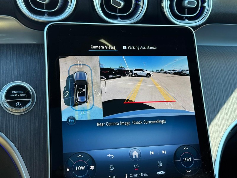 Mercedes-Benz GLC Vehicle Full-screen Gallery Image 18