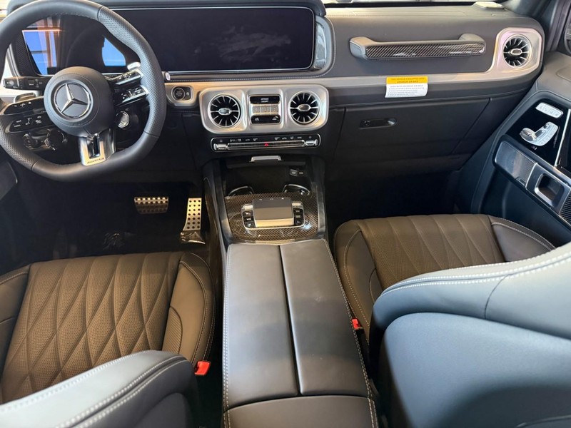 Mercedes-Benz G-Class Vehicle Full-screen Gallery Image 9