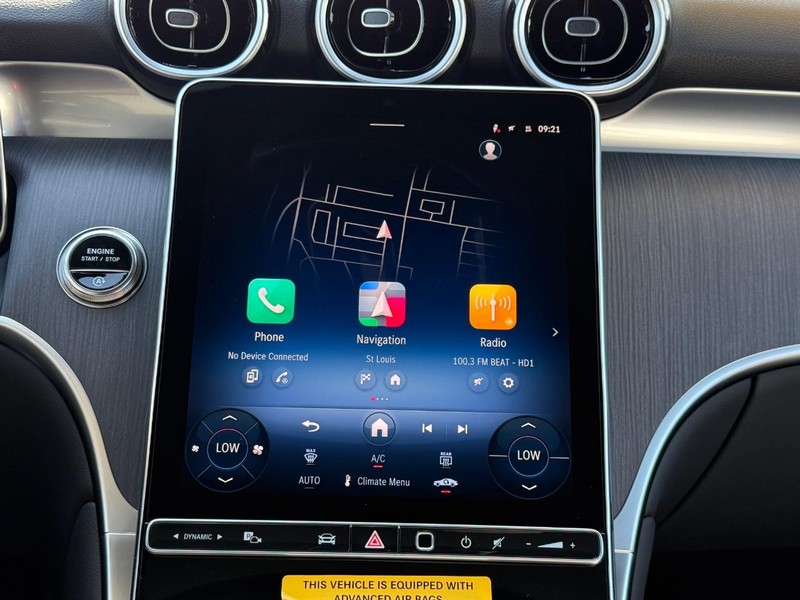 Mercedes-Benz GLC Vehicle Full-screen Gallery Image 8