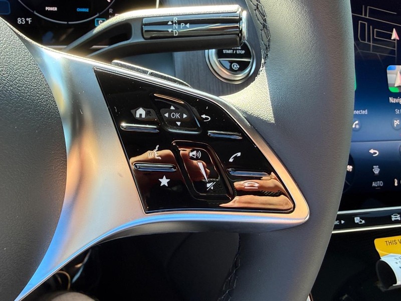 Mercedes-Benz GLC Vehicle Full-screen Gallery Image 14