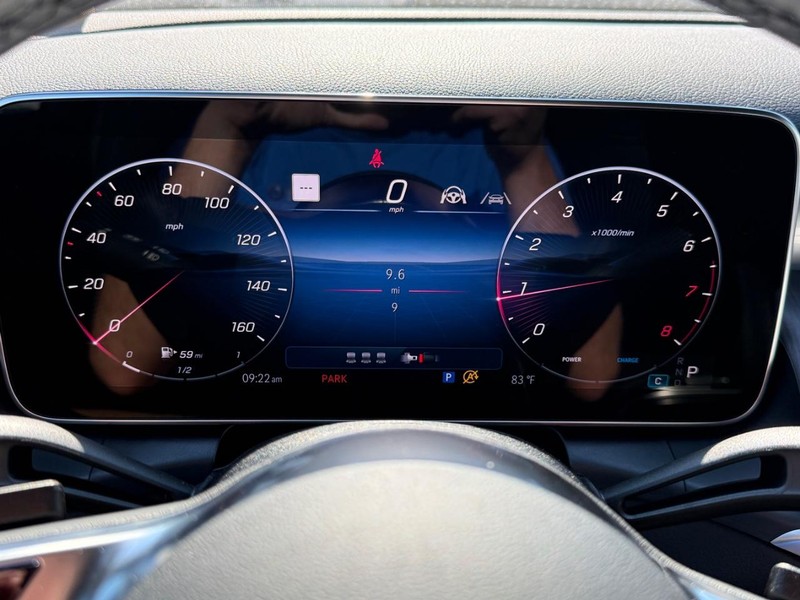 Mercedes-Benz GLC Vehicle Full-screen Gallery Image 15