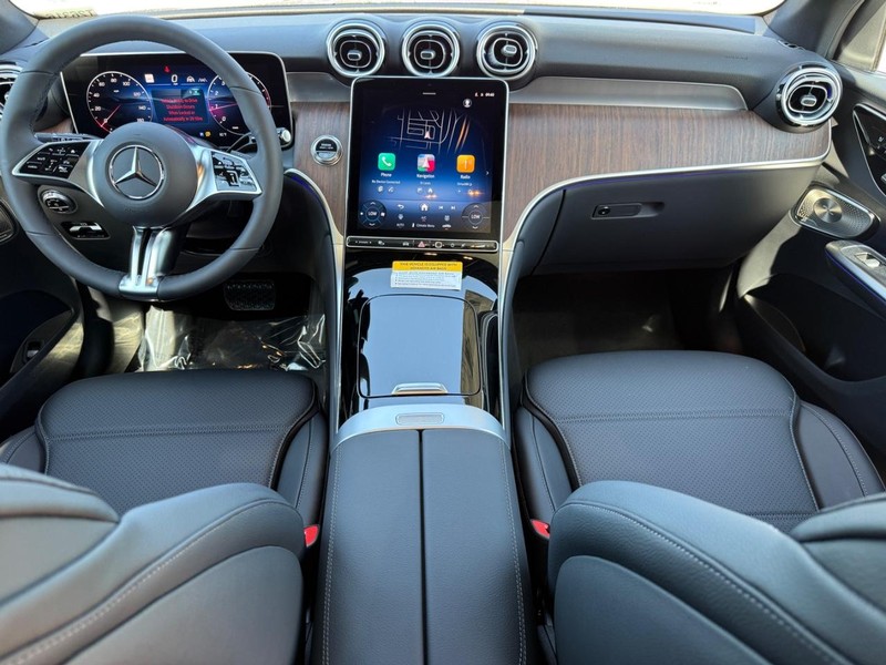 Mercedes-Benz GLC Vehicle Full-screen Gallery Image 6