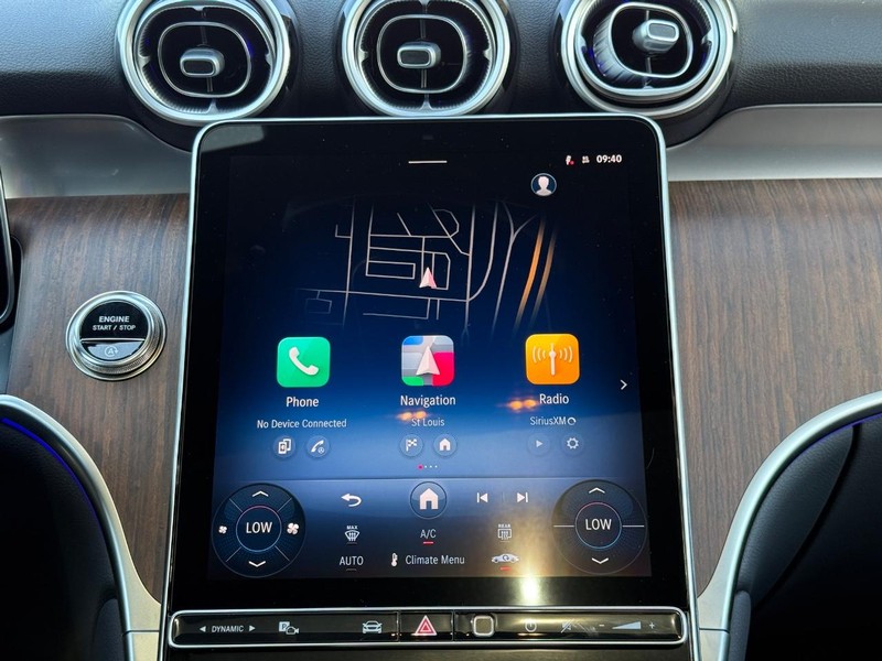 Mercedes-Benz GLC Vehicle Full-screen Gallery Image 8
