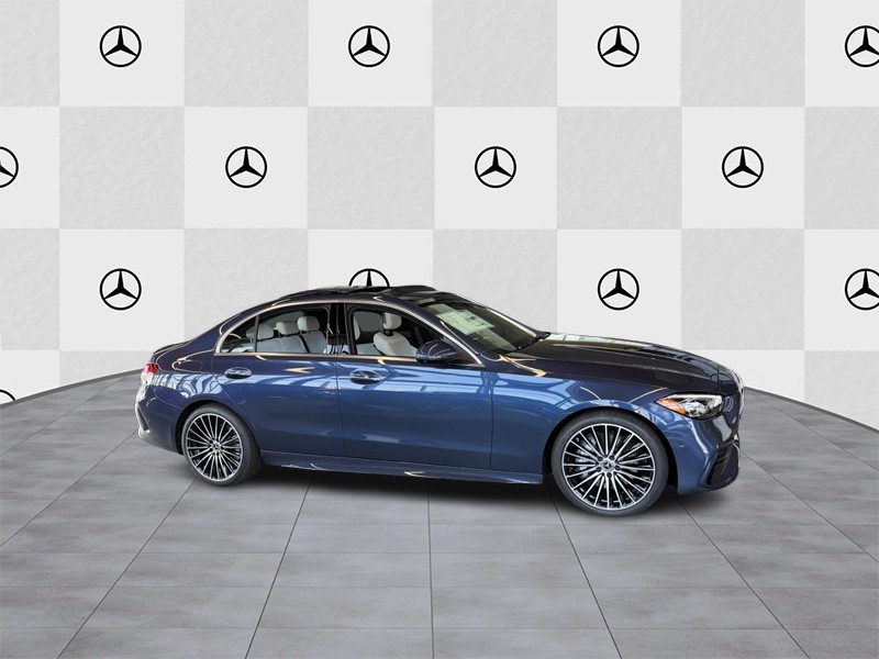 Mercedes-Benz C-Class Vehicle Full-screen Gallery Image 2