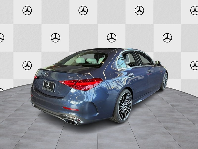 Mercedes-Benz C-Class Vehicle Full-screen Gallery Image 3