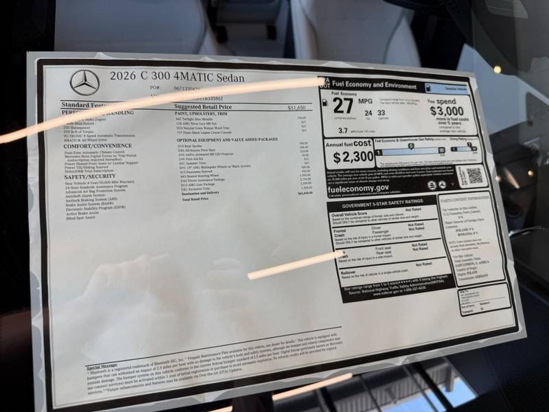 Mercedes-Benz C-Class Vehicle Full-screen Gallery Image 5