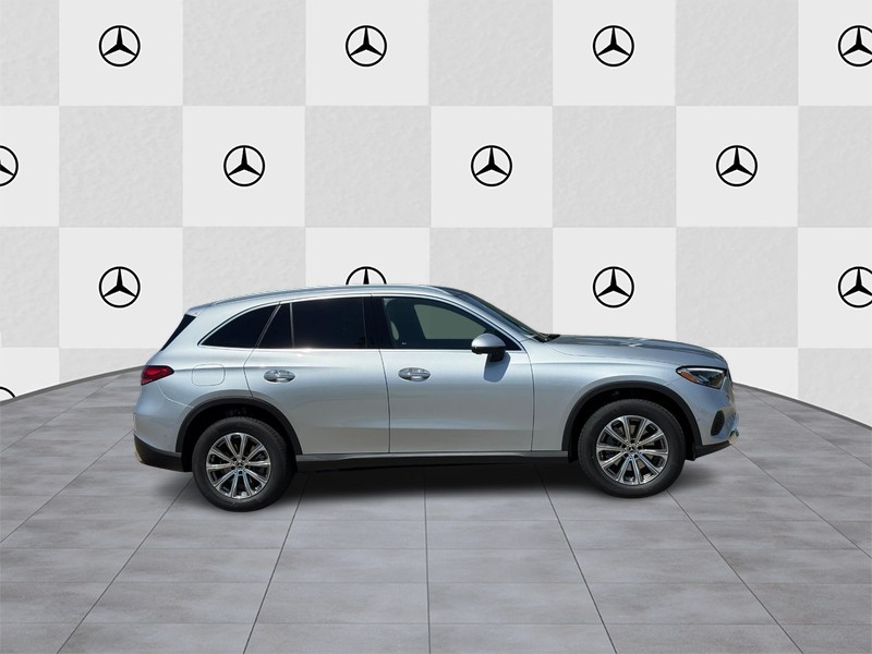 Mercedes-Benz GLC Vehicle Full-screen Gallery Image 2