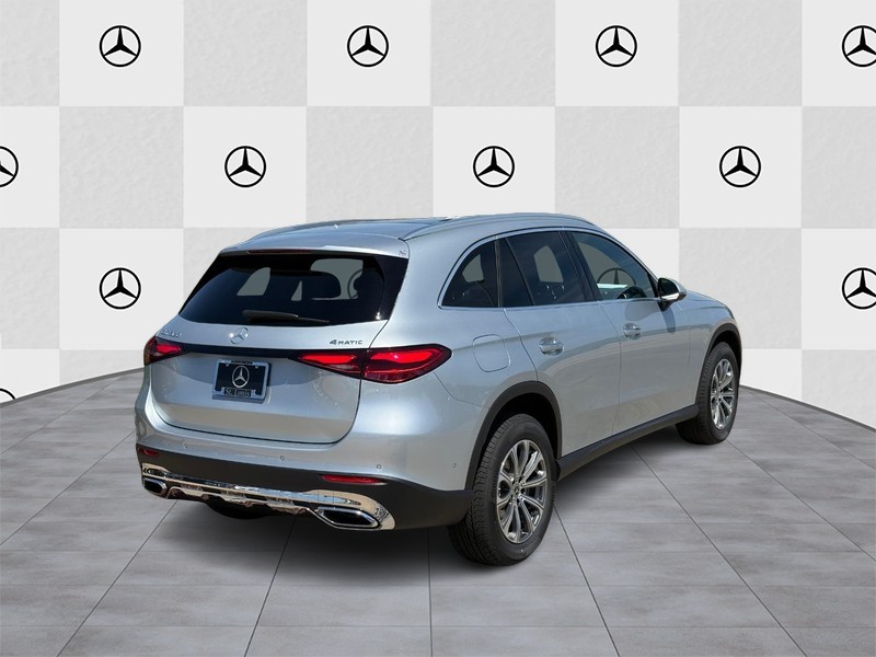 Mercedes-Benz GLC Vehicle Full-screen Gallery Image 3