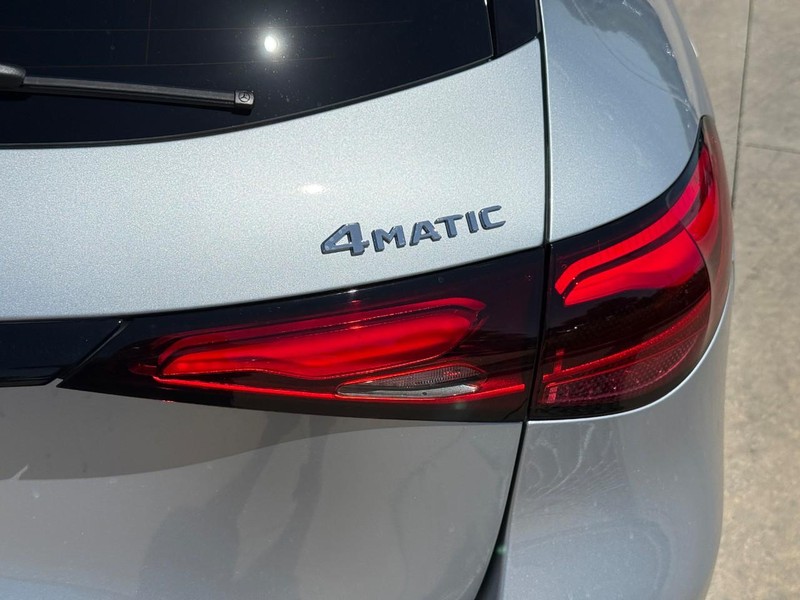 Mercedes-Benz GLC Vehicle Full-screen Gallery Image 5