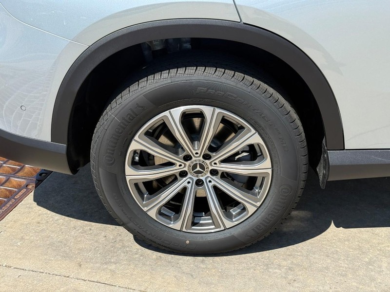 Mercedes-Benz GLC Vehicle Full-screen Gallery Image 6