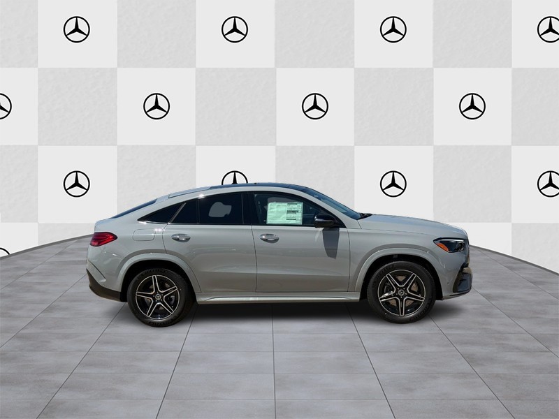 Mercedes-Benz GLE Vehicle Full-screen Gallery Image 2