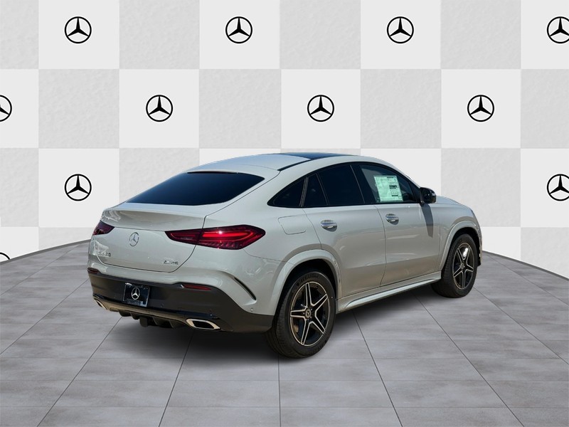 Mercedes-Benz GLE Vehicle Full-screen Gallery Image 3