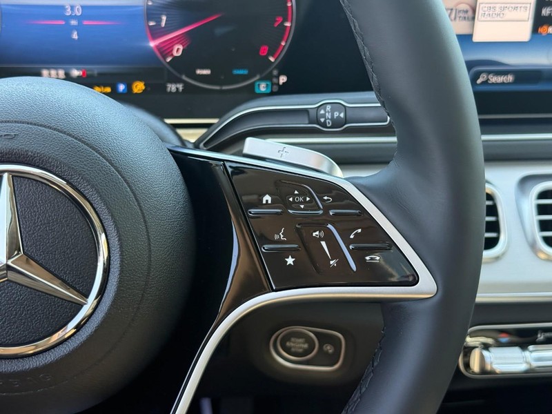 Mercedes-Benz GLE Vehicle Full-screen Gallery Image 19