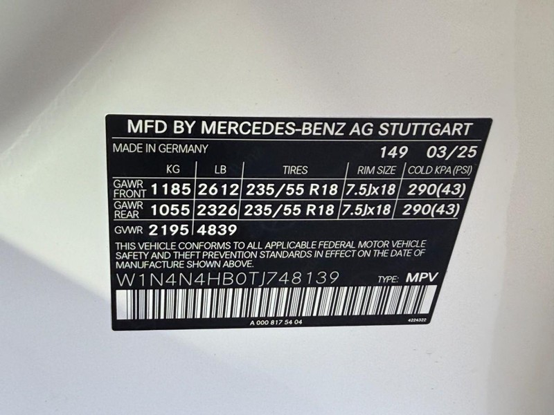 Mercedes-Benz GLA Vehicle Full-screen Gallery Image 20