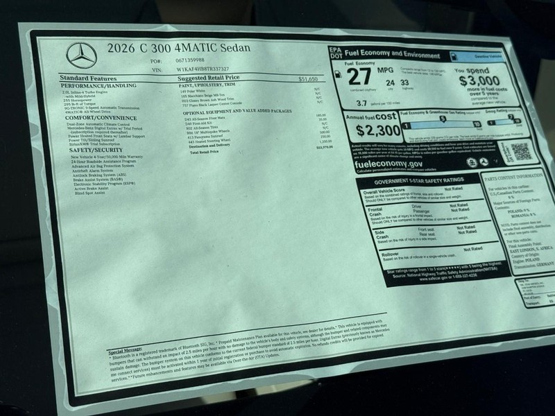 Mercedes-Benz C-Class Vehicle Full-screen Gallery Image 4