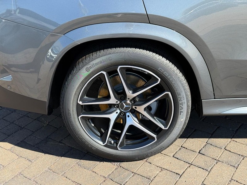 Mercedes-Benz GLE Vehicle Full-screen Gallery Image 7