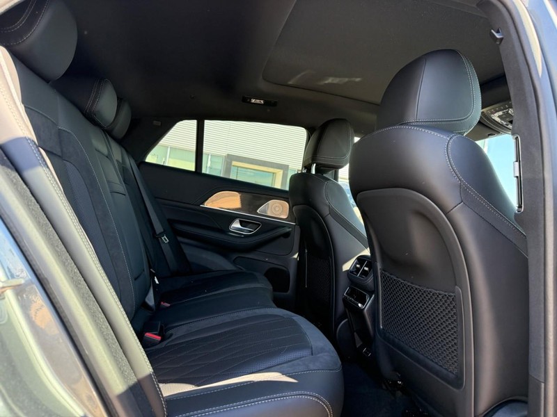 Mercedes-Benz GLE Vehicle Full-screen Gallery Image 8