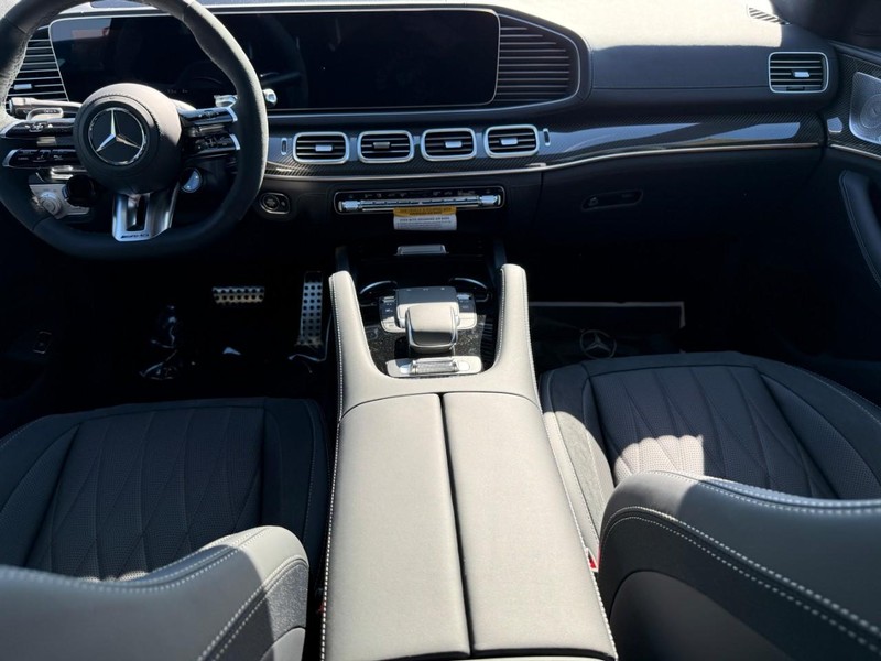 Mercedes-Benz GLE Vehicle Full-screen Gallery Image 9