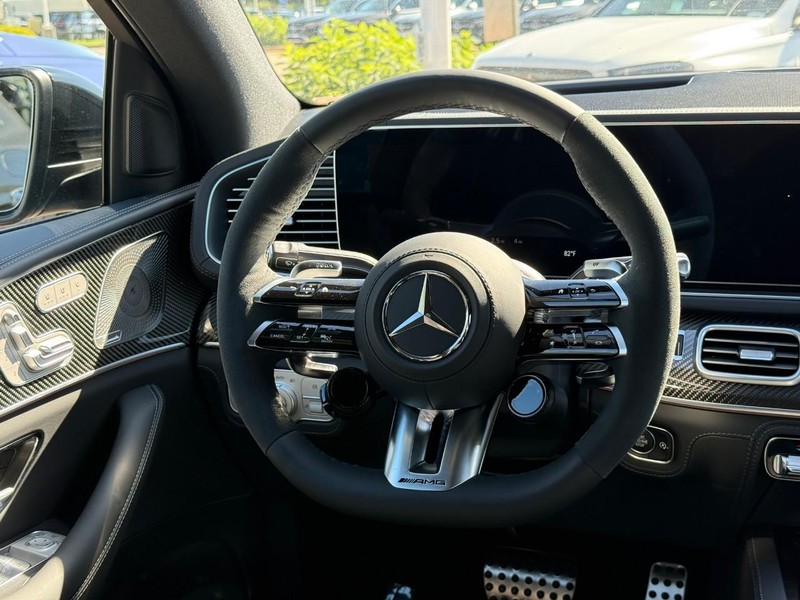 Mercedes-Benz GLE Vehicle Full-screen Gallery Image 10