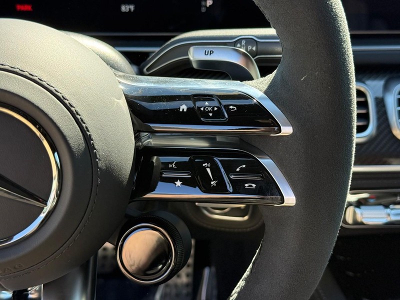 Mercedes-Benz GLE Vehicle Full-screen Gallery Image 17