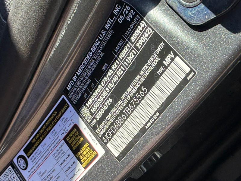 Mercedes-Benz GLE Vehicle Full-screen Gallery Image 20