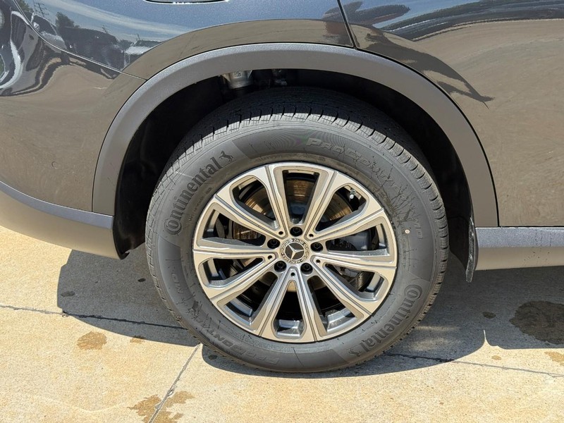 Mercedes-Benz GLC Vehicle Full-screen Gallery Image 7