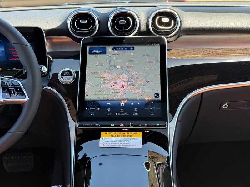 Mercedes-Benz GLC Vehicle Full-screen Gallery Image 12