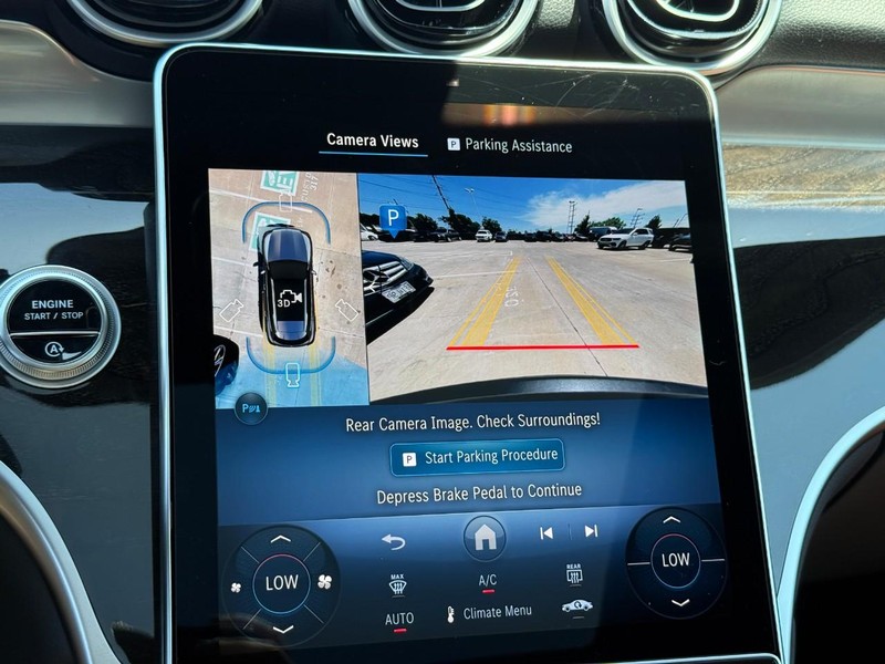 Mercedes-Benz GLC Vehicle Full-screen Gallery Image 19