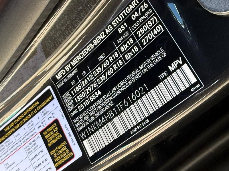 Mercedes-Benz GLC Vehicle Full-screen Gallery Image 20