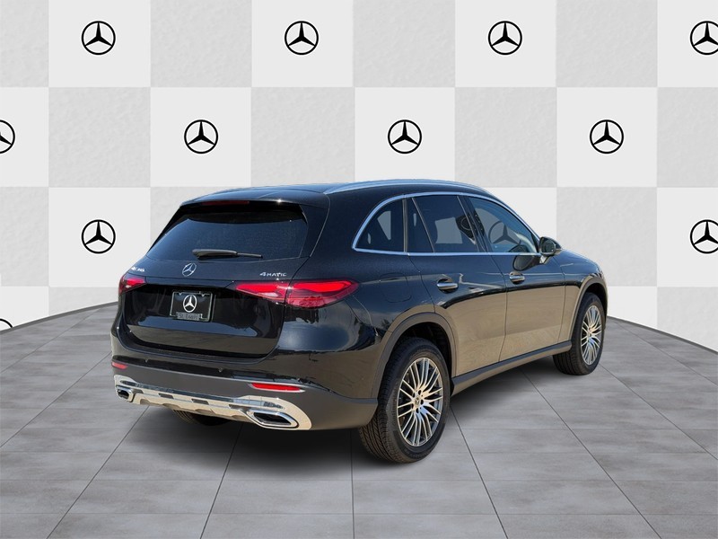 Mercedes-Benz GLC Vehicle Full-screen Gallery Image 3