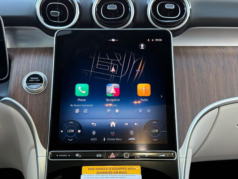 Mercedes-Benz GLC Vehicle Full-screen Gallery Image 8