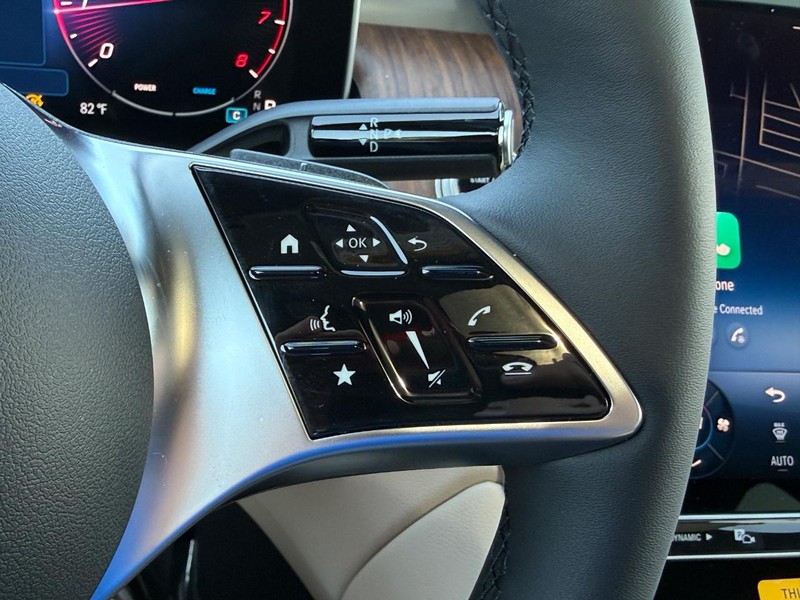 Mercedes-Benz GLC Vehicle Full-screen Gallery Image 14