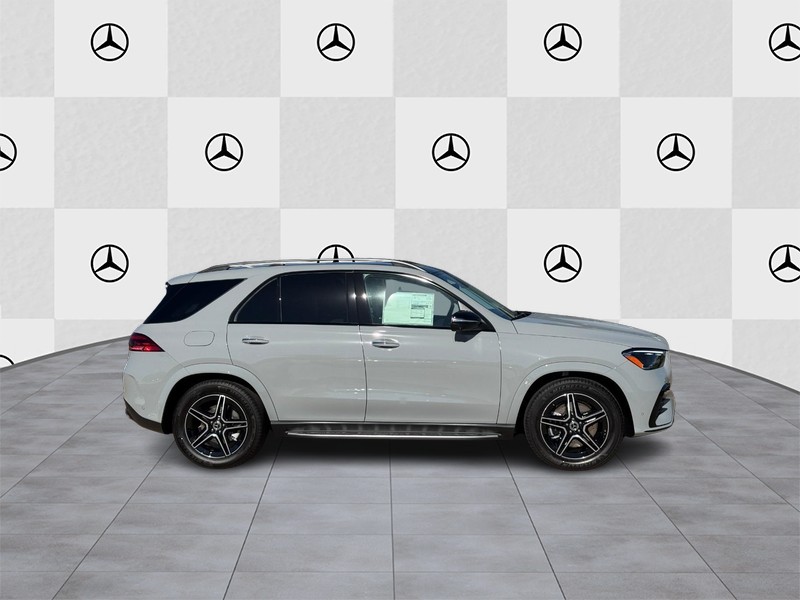 Mercedes-Benz GLE Vehicle Full-screen Gallery Image 2